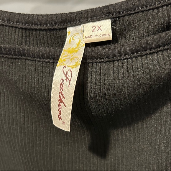 Feathers Ribbed Capped Sleeve Black Dress - Picture 2 of 7